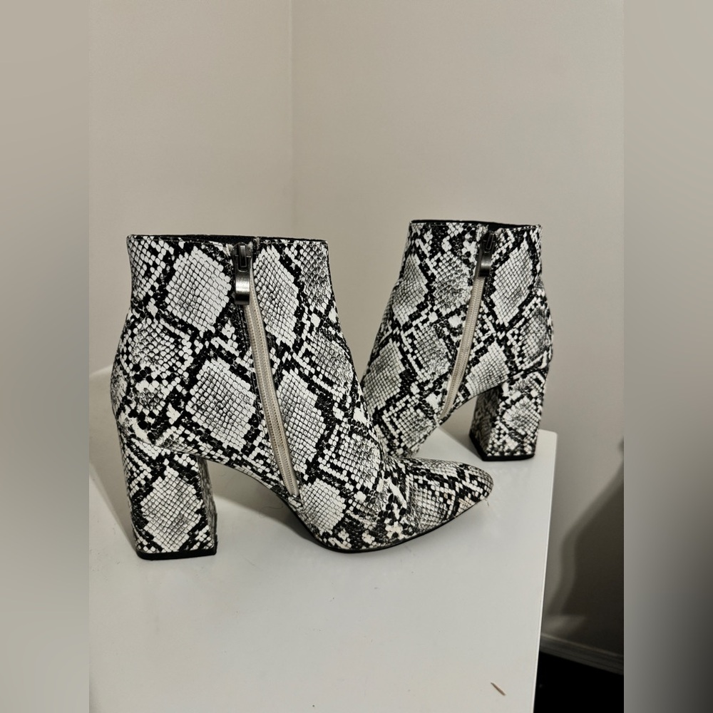 Steve Madden booties size 8